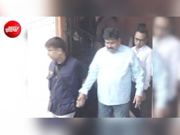 सरकारी अफसर ने CM हिमंता की नकल उतारकर की करोड़ों की ठगी! विजिलेंस ने किया गिरफ्तार, 18 सिम बरामद