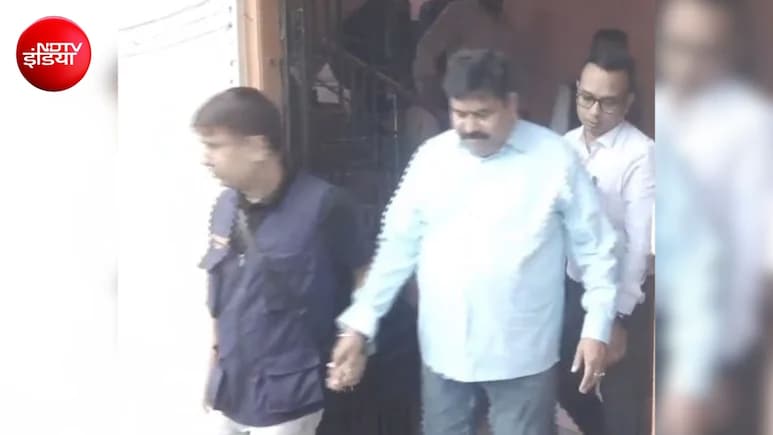 सरकारी अफसर ने CM हिमंता की नकल उतारकर करोड़ों की ठगी! विजिलेंस ने किया गिरफ्तार, 18 सिम बरामद