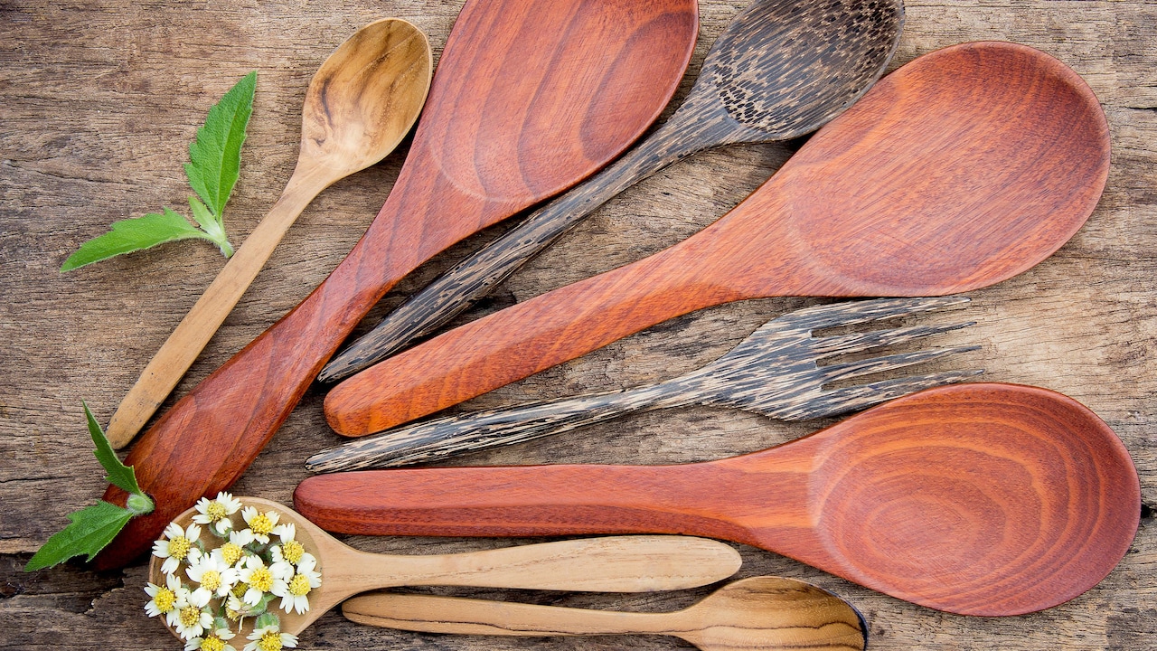 How To Keep Wooden Spoons And Spatulas Clean And Long-Lasting