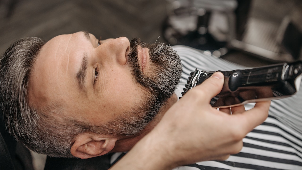 Why Beard Trimmers Pull Longer Hair: 10 Common Trimming Mistakes