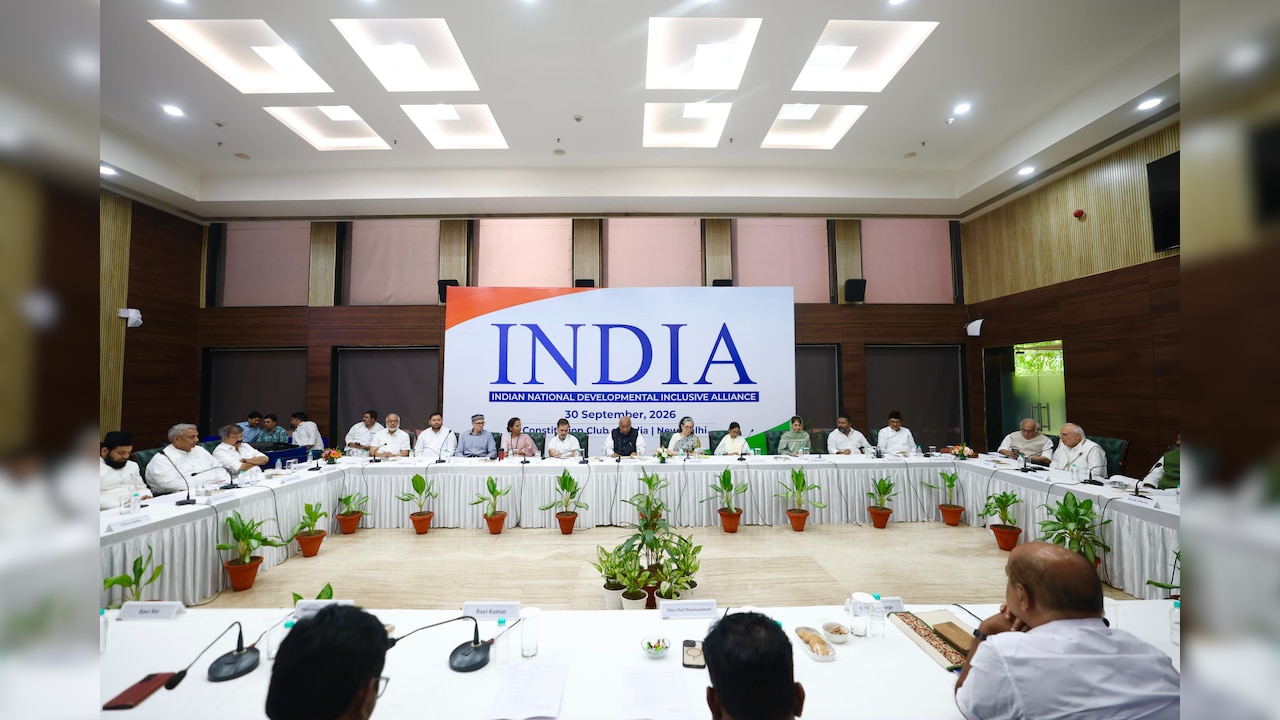 LIVE: इंडिया गठबंधन की बैठक में ममता बनर्जी ने उठाया ज्ञानेश कुमार का मुद्दा- सूत्र