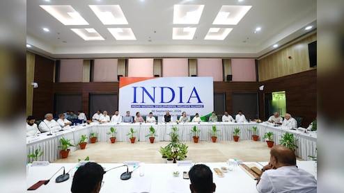 LIVE: INDIA ब्लॉक की बैठक में उठे कौन-कौन से मुद्दे, ज्ञानेश कुमार पर क्या बात हुई, शरद पवार NCP नेता ने बताया