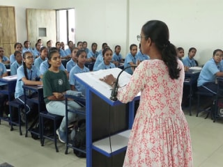 Mission School Of Excellence: टेक्नोलॉजी ने गुजरात में स्कूलों को बनाया हाईटेक, 1.9 लाख स्मार्ट क्लासरूम से शिक्षा को नई ऊंचाई