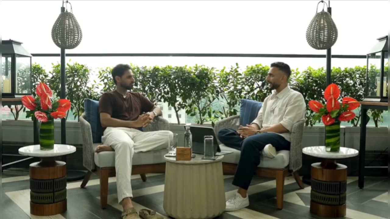 पत्नी से कहा था कि सेलेक्टर्स..., टीम इंडिया से दूर होने का दर्द बयां कर भावुक हुए भुवनेश्वर कुमार