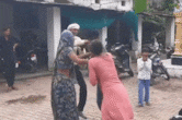 फैमिली कोर्ट में 'रिश्तों का रण'! ससुर-दामाद के बीच जमकर चले लात-घूंसे, पेशी के दौरान हुआ विवाद