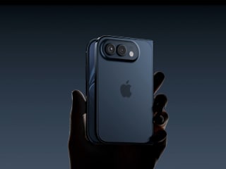 Apple का पहला Foldable iPhone आज हो सकता है लॉन्च! कितनी होगी कीमत और क्या होंगे फीचर्स?