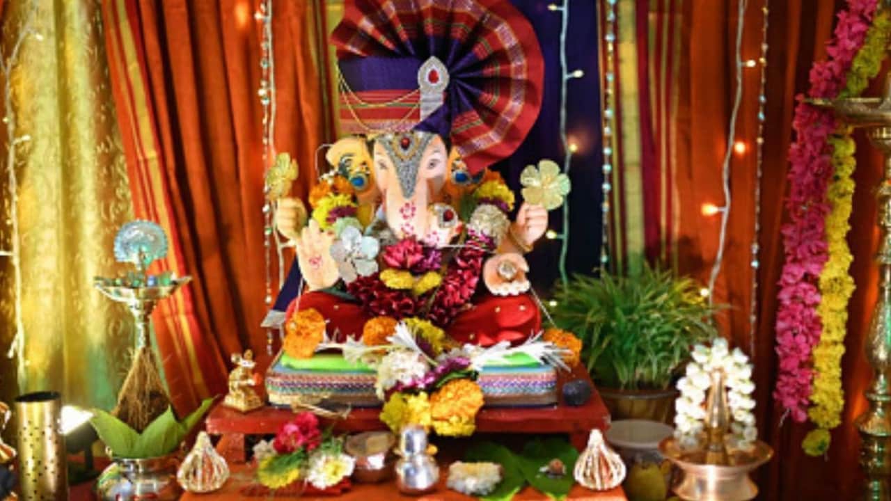 गणेश चतुर्थी पर ऐसे करें बप्पा की स्थापना और पूजा, जानें शुभ मुहूर्त और विधि