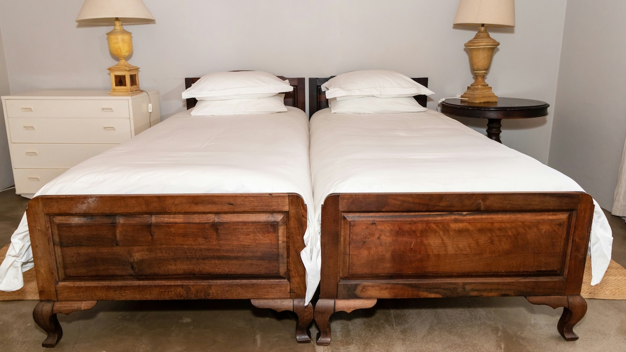 10 Reasons Wooden Beds Keep Squeaking Even When Every Screw Feels Tight 10 Reasons Wooden Beds Keep Squeaking Even When Every Screw Feels Tight