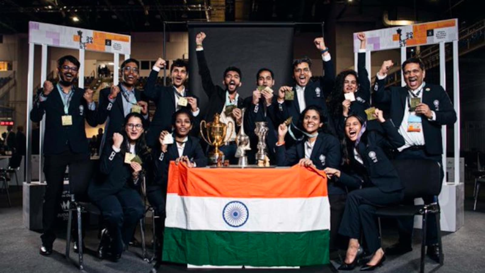 Viswanathan Anand Present Prestigious Nona Gaprindashvili Trophy To Indian Team After Chess Olympiad Win