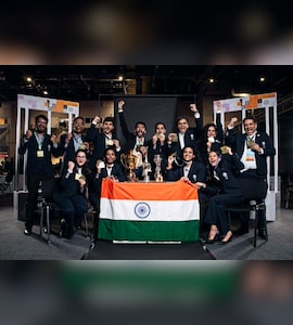 Viswanathan Anand Present Prestigious Nona Gaprindashvili Trophy To Indian Team After Chess Olympiad Win