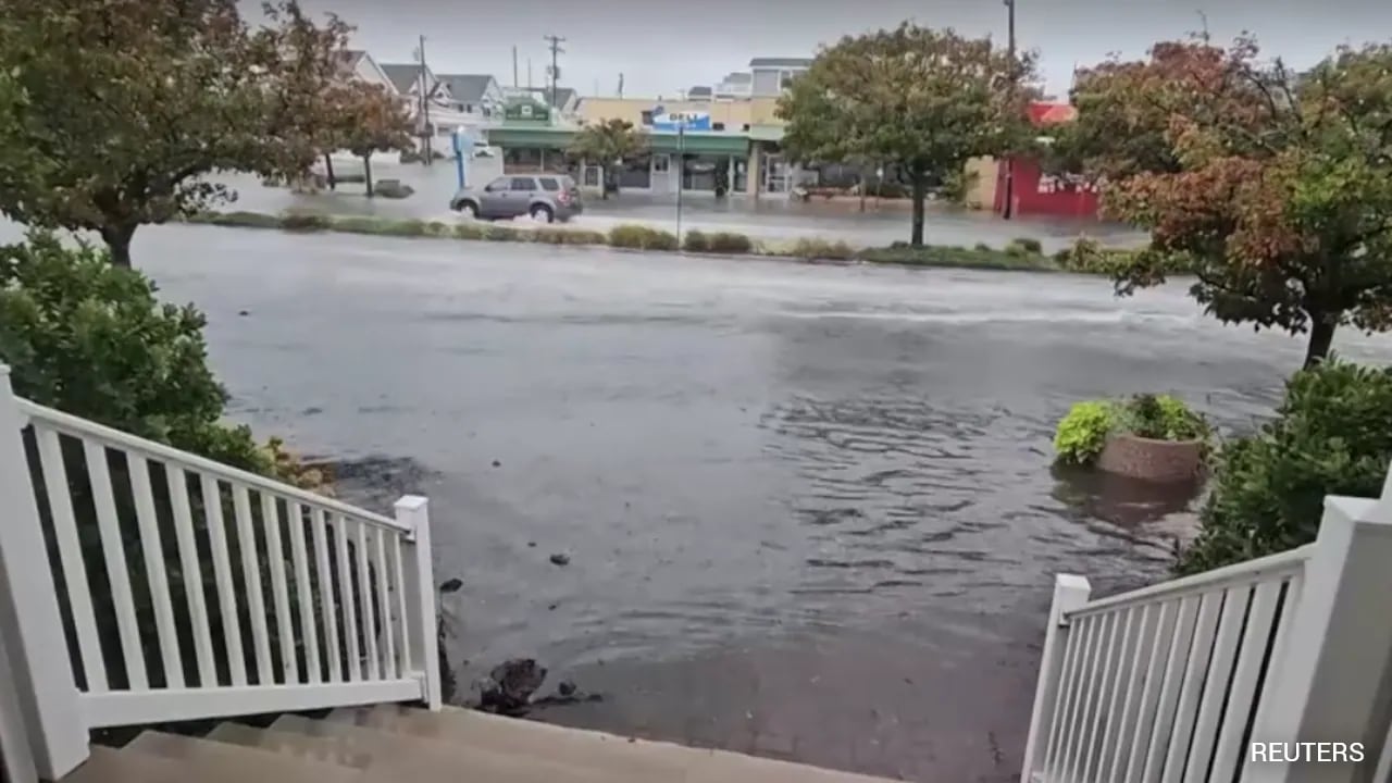 1 Killed, Thousands Without Power, Hundreds Of Flights Hit After Storm In US