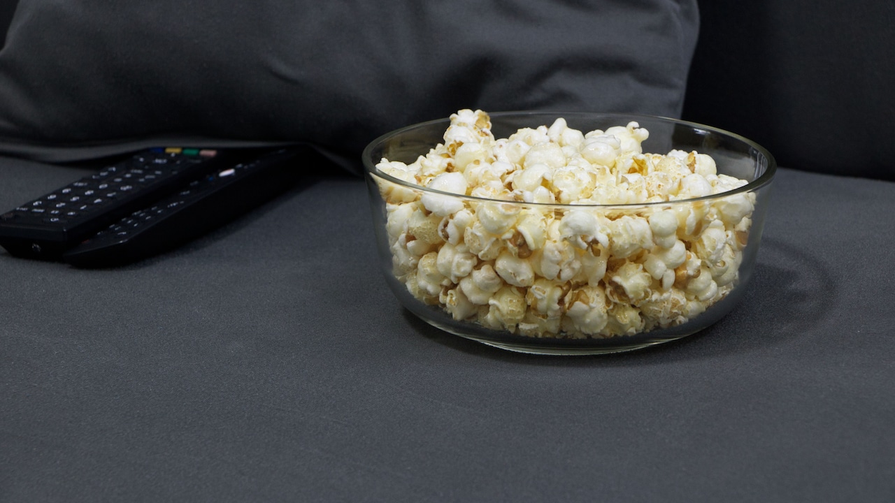 Why some kernels do not pop in a popcorn maker