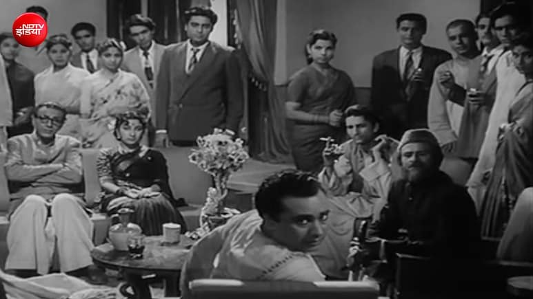 69 साल पुराना वो गाना जो ब्रेकअप के जमकर सुनते हैं लड़के, साहिर लुधियानवी के बोल और हेमंत कुमार की आवाज ने बनाया अमर