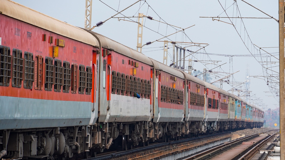 ट्रेन में जाने से पहले ही बदल सकेंगे अपनी सीट, 13 साल की शिरीन ने बनाया CoSeat, जानें कैसे करता है काम
