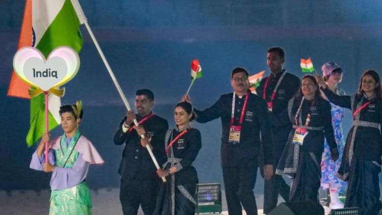 रोबोट, ड्रोन और रंगों का संगम, एशियन गेम्स का हुआ भव्य आगाज, जापान ने दिखाई दुनिया को अपनी ताकत