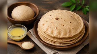आटा गूंथने से पहले मिलाएं ये 1 चीज, रोटी बनेंगी साफ्ट और सेहतमंद