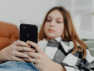 Social Media Ban: बच्चों के सोशल मीडिया यूज पर लगेगा बैन? सुप्रीम कोर्ट के सवाल के बाद सरकार का बड़ा कदम