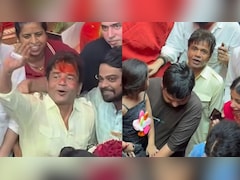 राजपाल यादव ने VIP कल्चर से किया किनारा, लालबाग के राजा के दरबार में आम जनता के साथ लाइन में आए नजर