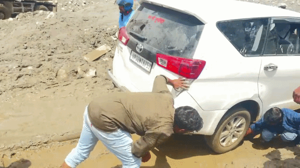 Ground Report: नेपाल में बाढ़ के केंद्र रसुआ पहुंचने की जिद और एक रिपोर्टर की जद्दोजहद