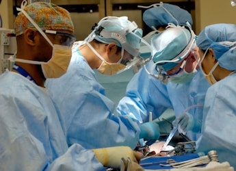 Gurugram Doctor Becomes First Gynaecologist In India To Perform 41 Robotic Surgeries In 90 Days