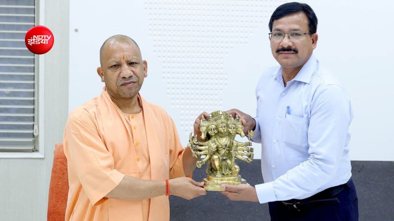 UP में IAS के तबादले: 2 करोड़ का अवार्ड जीतने वाले DM पाण्‍डेय को हटाया, कई ज‍िलाध‍िकारी बदले
