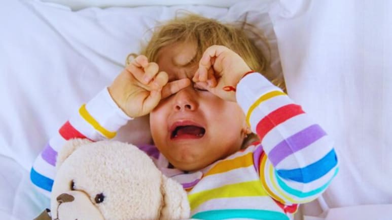 बच्चा नींद में डरता है तो क्या करें? Parenting Expert ने बताया सोते-सोते क्यों डरते हैं बच्चे