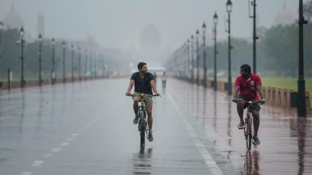 Kal ka Mausam: दिल्ली-NCR में छाता लेकर निकलें या नहीं? बिहार-यूपी के लिए भी IMD ने बता दिया अपडेट