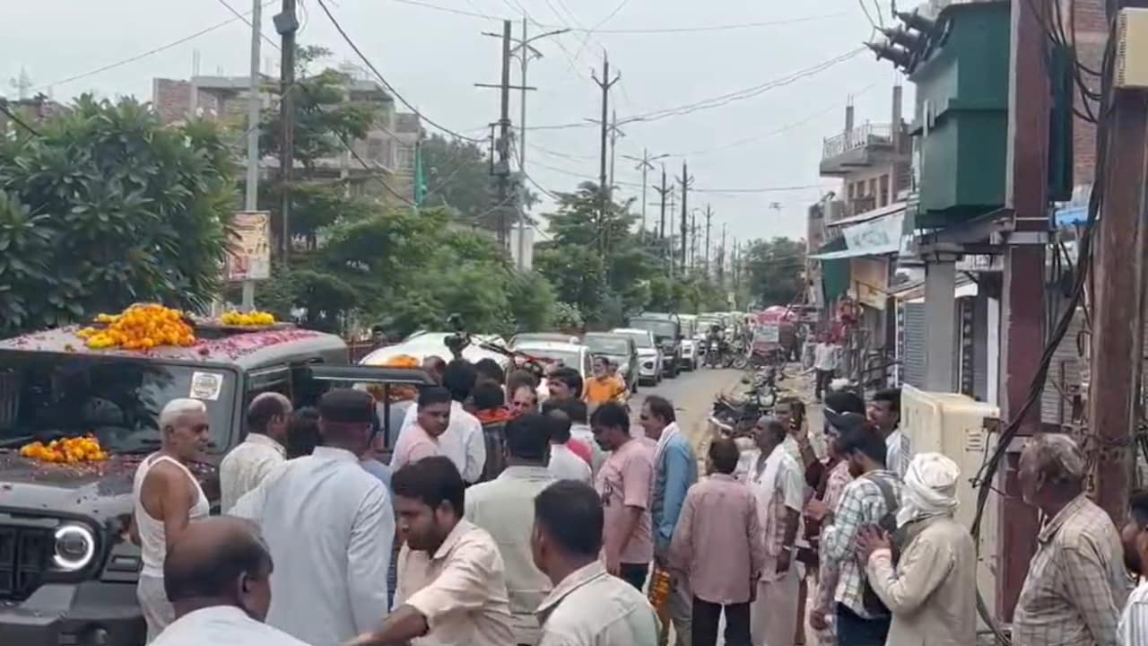 bhind lahar patwari vijay shankar dubey retirement: लोगों ने जगह-जगह किया स्वागत. bhind lahar patwari vijay shankar dubey retirement: लोगों ने जगह-जगह किया स्वागत.