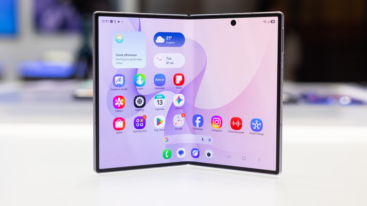 Apple's first foldable will look like Samsung's Z Fold8. Apple's first foldable will look like Samsung's Z Fold8.