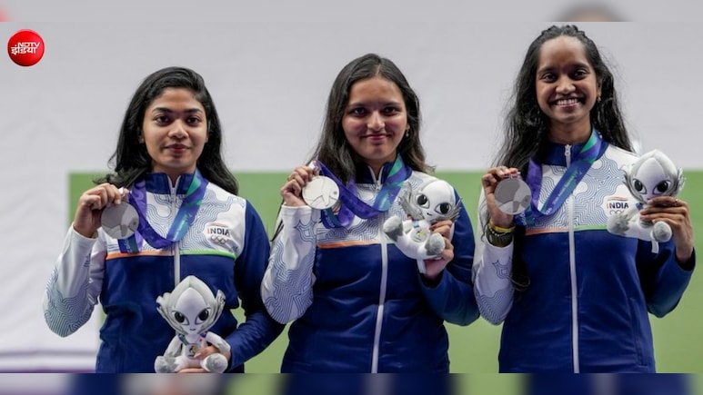 एशियन गेम्स: मेडल जीतने से पहले 2 घंटे की ऐसी परीक्षा, शूटर्स को करना पड़ा फोन बंद, साथ रखना पड़ा नेक पिलो