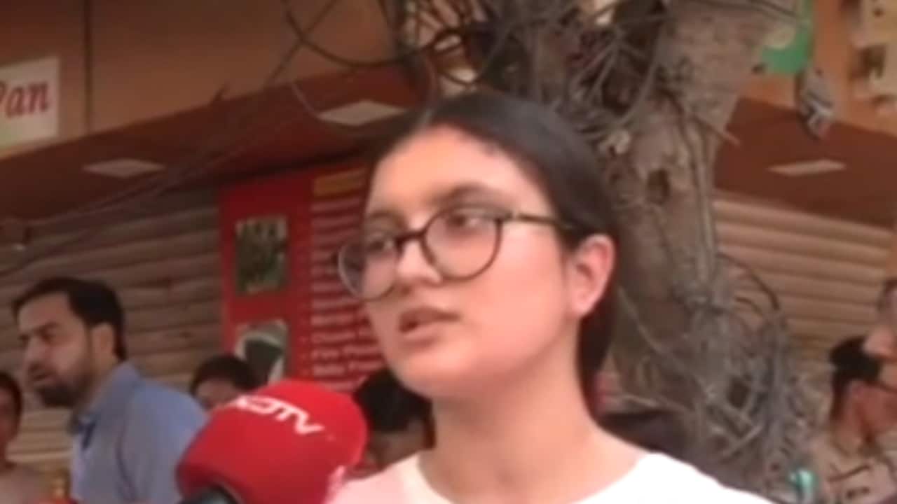 पीजी पर चल रहा हथौड़ा, मालिक नहीं लौटा रहे सिक्योरिटी का पैसा, रहने-खाने की दिक्कत अलग