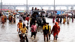 UP में आसमानी आफत क्यों ? डीप डिप्रेशन' और 'वेस्टर्न डिस्टर्बेंस' की टक्कर से बना बारिश का महा-चक्रव्यूह