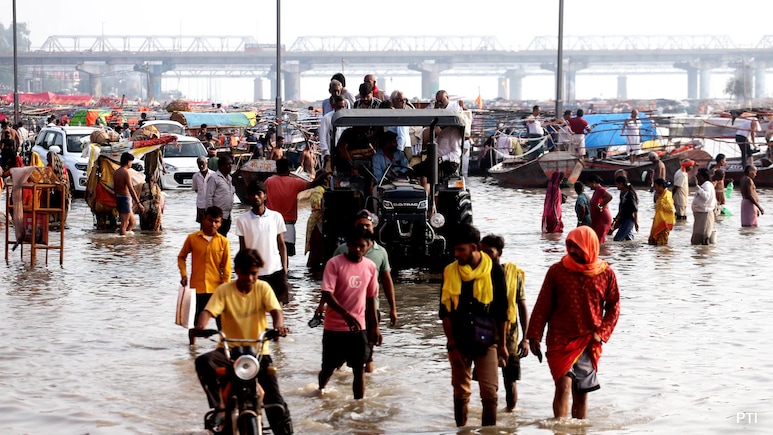 UP में आसमानी आफत क्यों ? डीप डिप्रेशन' और 'वेस्टर्न डिस्टर्बेंस' की टक्कर से बना बारिश का महा-चक्रव्यूह