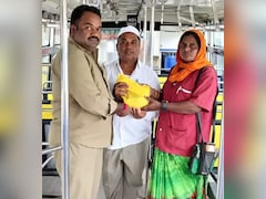 हज यात्रा के लिए जोड़े थे 3 लाख रुपये, 500 के नोटों का बंडल देखकर भी नहीं डगमगाई नीयत, लेडी कंडक्टर ने पेश की ईमानदारी की मिसाल