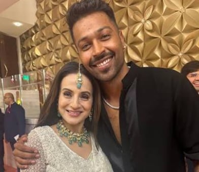 Ameesha Patel responds after online dating rumours link her to Hardik Pandya