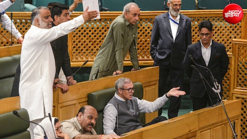 हाथापाई की नौबत, विधायक को मार्शल ने किया बाहर... J-K विधानसभा में ऐसा क्या हुआ कि मच गई अफरा-तफरी?