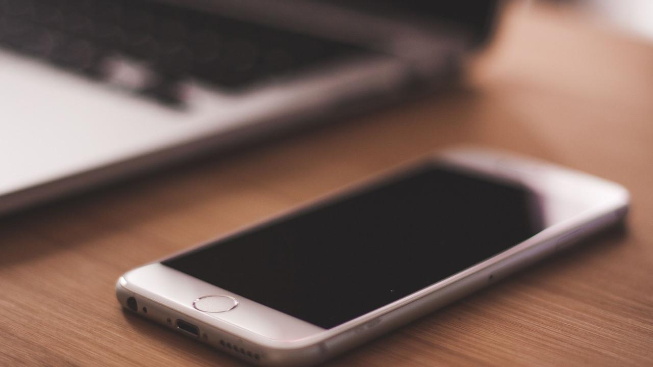 10 Navigation Habits That Can Make Your Phone Use Power Almost As Fast As It Charges 10 Navigation Habits That Can Make Your Phone Use Power Almost As Fast As It Charges