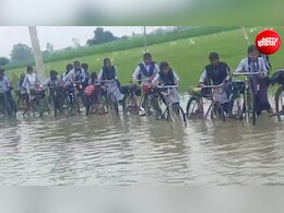 हरदोई में मूसलाधार बारिश से तालाब बनीं सड़कें, घुटनों तक भरा पानी, स्कूली बच्चे हो रहे परेशान