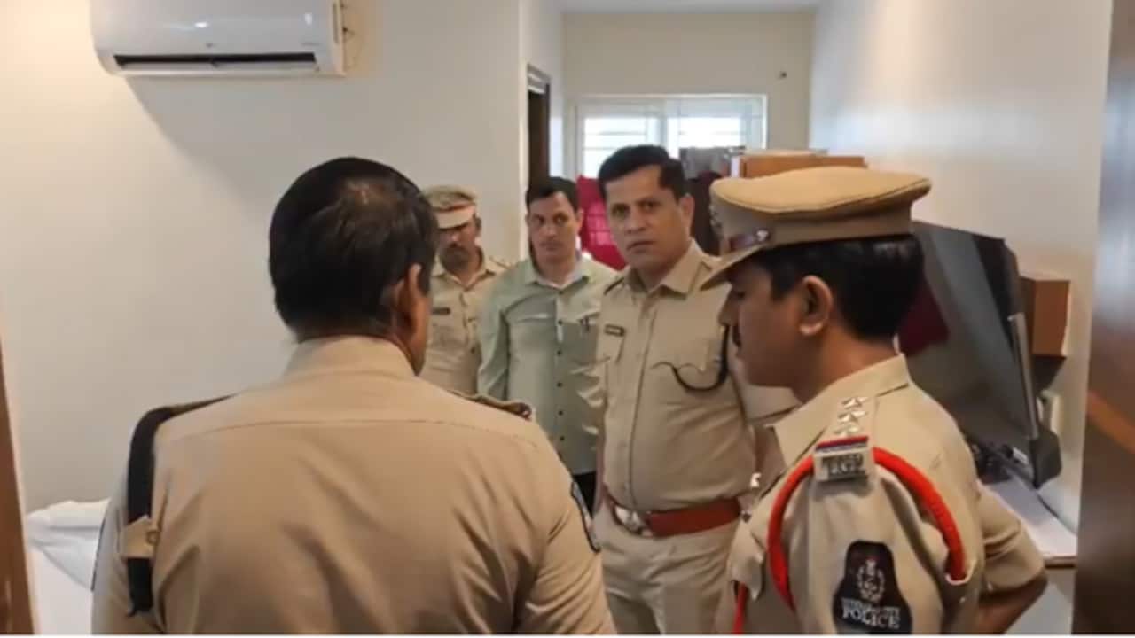 Hyderabad Bank Executive Found Dead Inside Hotel Room, Lover On The Run