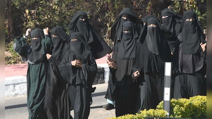 छात्राओं को हिजाब पहनने और नमाज के लिए किया मजबूर, स्कूल के 4 आरोपियों के खिलाफ FIR रद्द करने से HC का इनकार