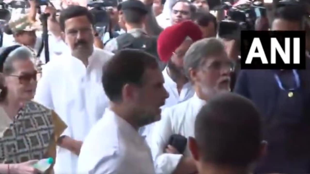 LIVE: दिल्ली में इंडिया गठबंधन की बैठक शुरू, सोनिया-राहुल के साथ ममता-तेजस्वी भी मौजूद, इन दलों ने बनाई दूरी