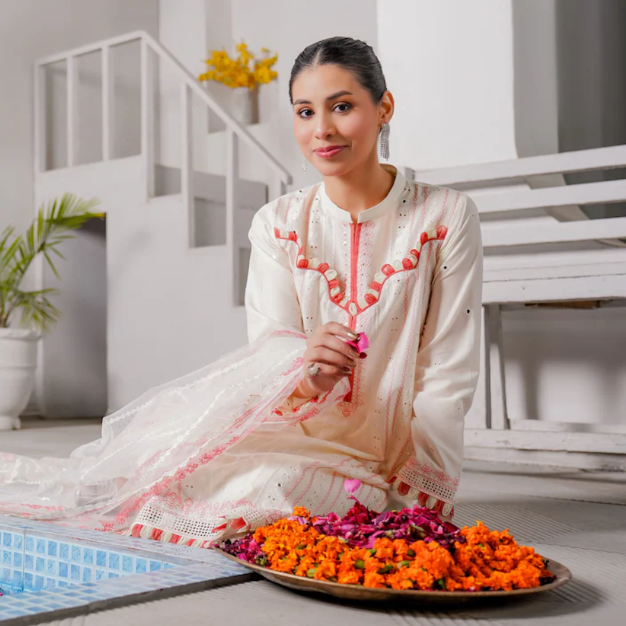 Pick Your Autumn Festival Look With 5 Kurti Sets For Women On Myntra