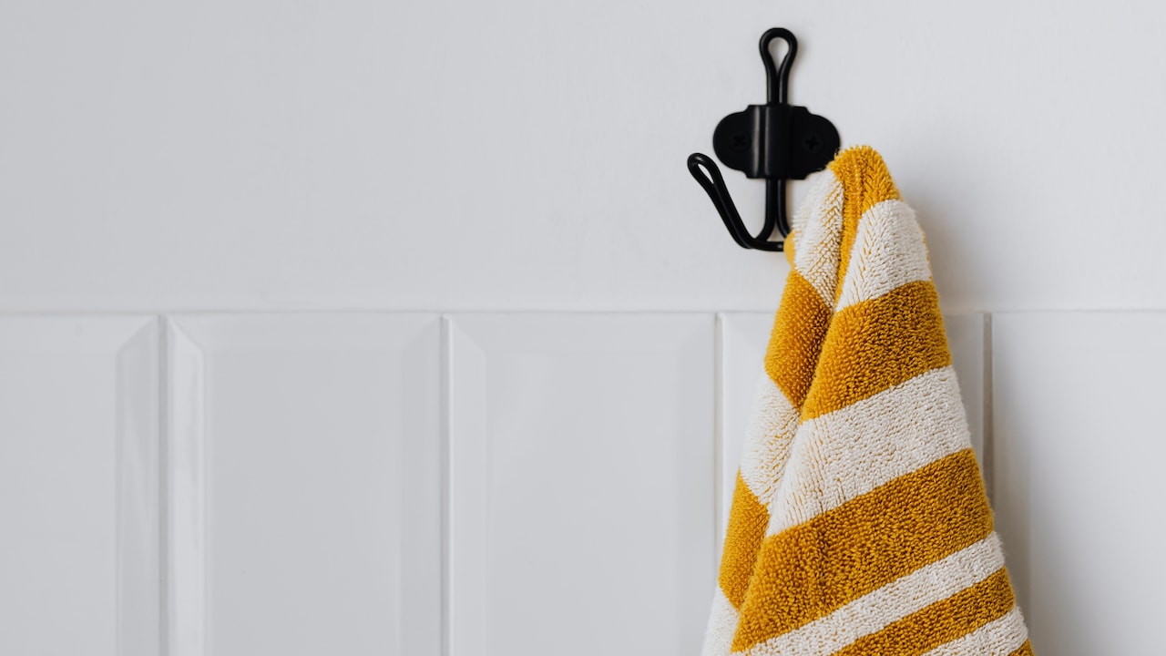 Why Bathroom Adhesive Hooks And Shelves Keep Falling: 10 Myths Explained Why Bathroom Adhesive Hooks And Shelves Keep Falling: 10 Myths Explained