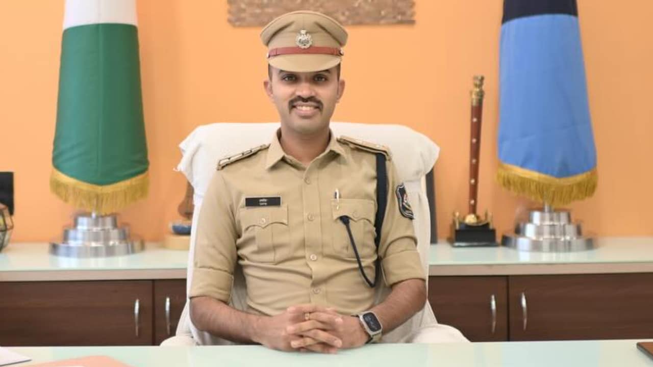 सरकारी स्‍कूल से पढ़कर IPS बने सफीन हसन, अब गणपत‍ि बप्‍पा की भक्ति में डूबे गुजरात पुल‍िस स‍िंघम