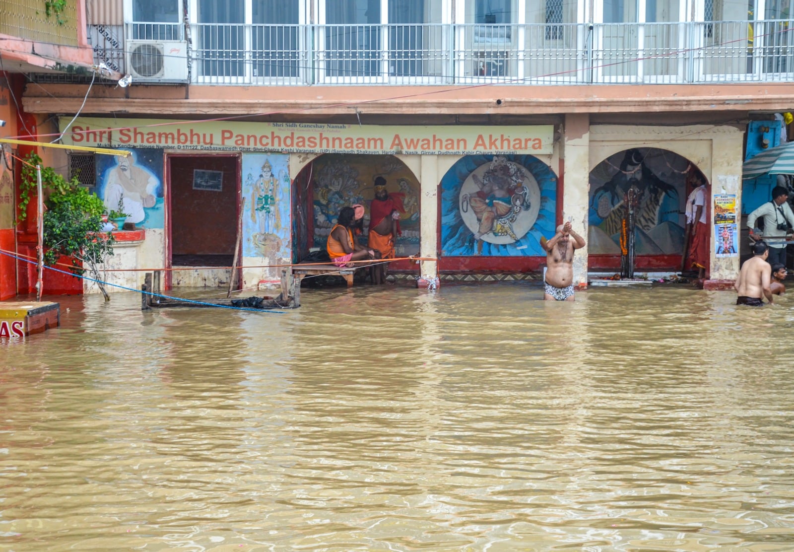 UP Flood: वाराणसी में बाढ़ के हालात UP Flood: वाराणसी में बाढ़ के हालात