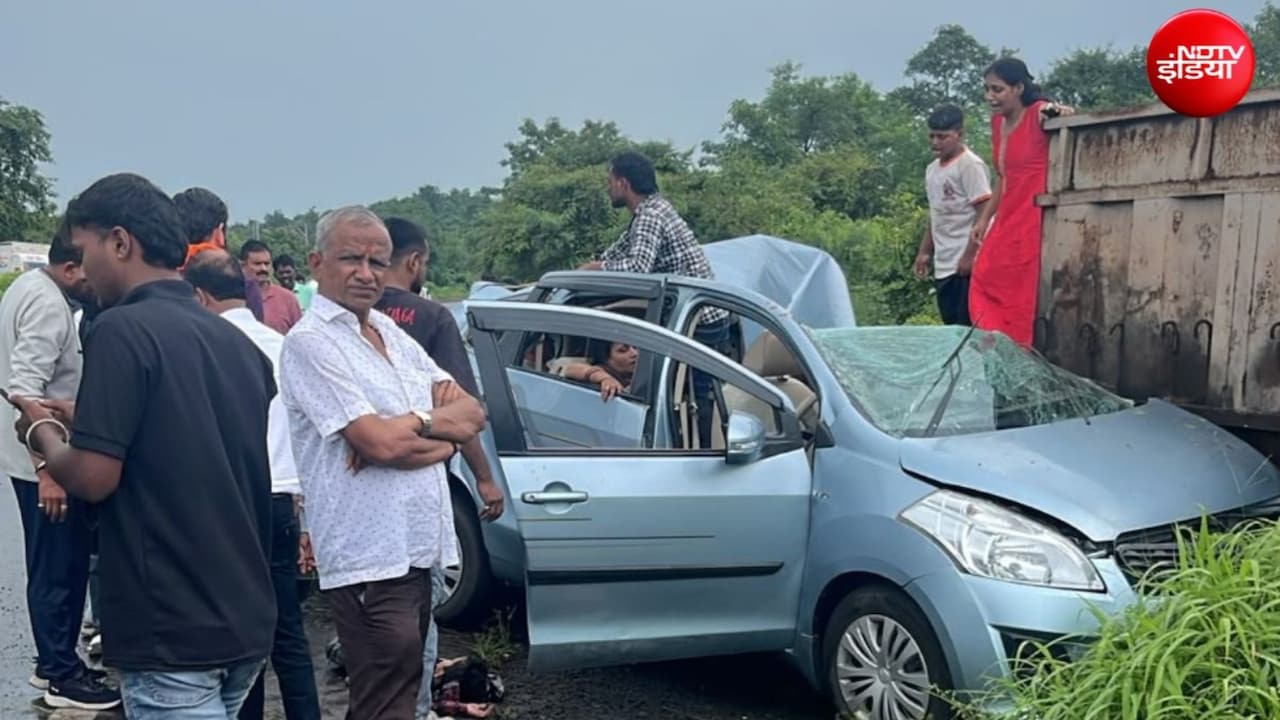 2 साल पुराने जले ट्रक से टकराई अर्टिगा कार, 2 बच्‍चों समेत 4 की मौत; त्र्यंबकेश्वर से लौट रहा था परिवार