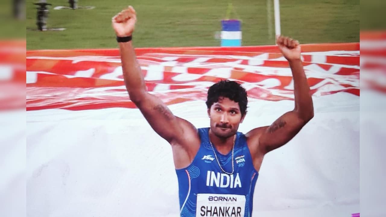 क्रिकेटर बनने का सपना टूटा, लेकिन भारत को मिल गया रिकॉर्डतोड़ एथलीट, जानें कौन है तेजस्विन शंकर?