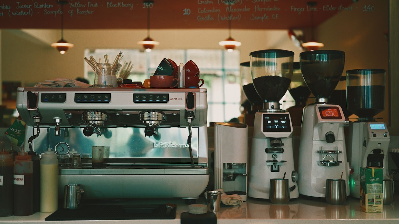 Does A Finer Setting Always Mean A More Even Grind? 10 Coffee-Grinder Myths Explained Does A Finer Setting Always Mean A More Even Grind? 10 Coffee-Grinder Myths Explained