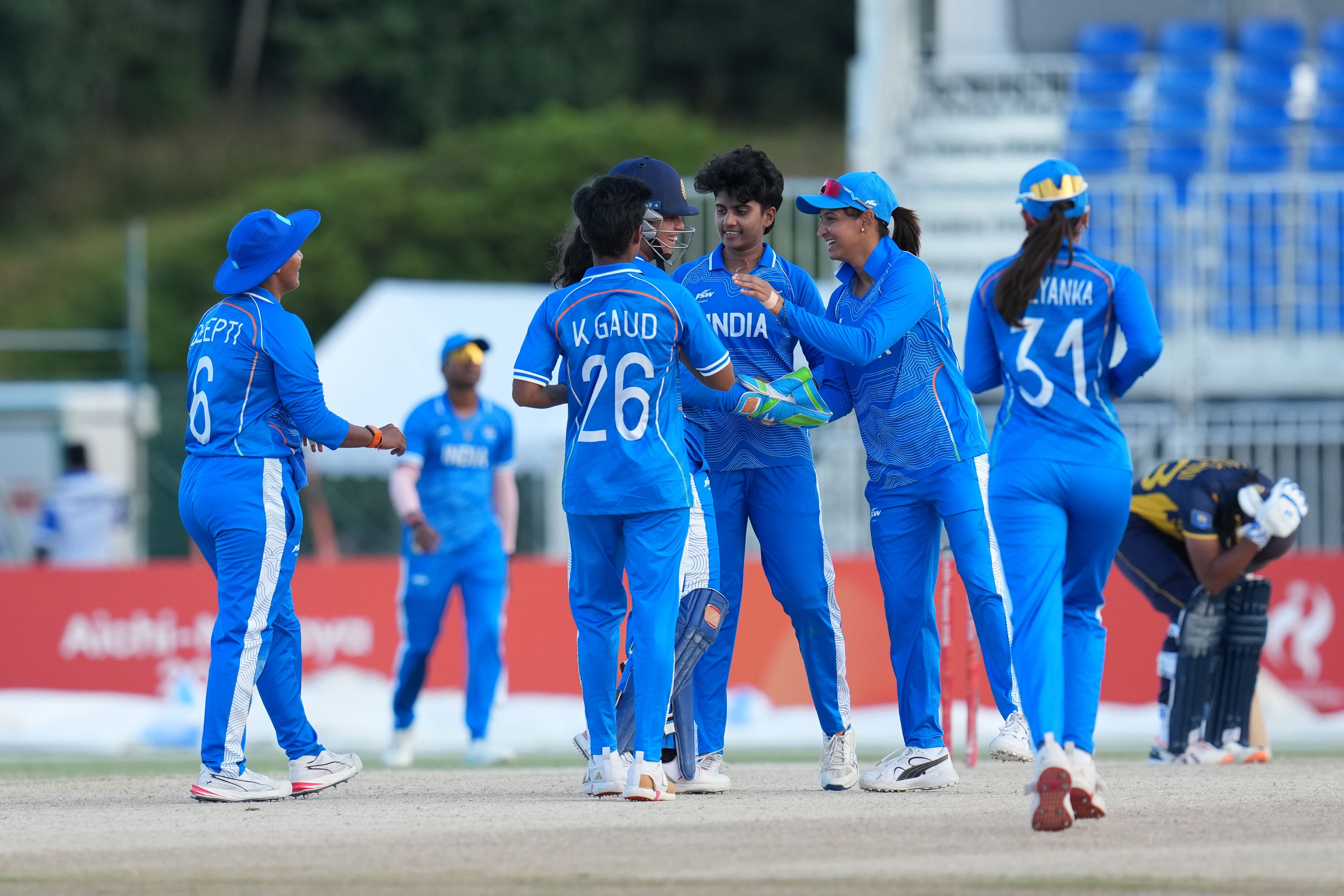 President Murmu and Home Minister Shah congratulate Indian women’s cricket team for Asian Games gold
