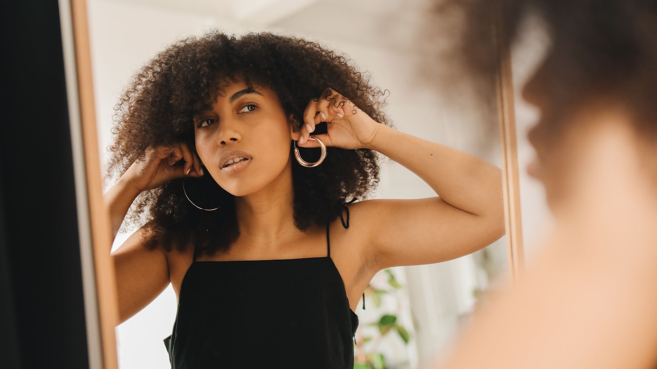 How To Stop Hoop Earrings From Tilting Forward: 10 Common Causes How To Stop Hoop Earrings From Tilting Forward: 10 Common Causes